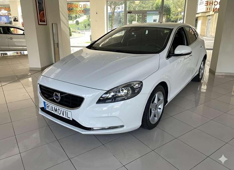 Blanco Usado 2014 Volvo V40 Momentum Utilitario | 10.900 € (Precio justo) - Imagen 1/4