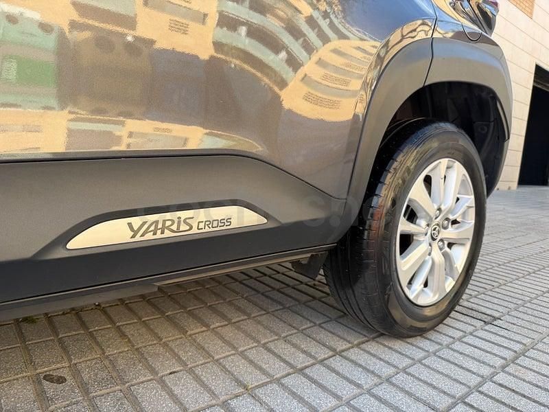 Usado Toyota Yaris Cross Style 116 CV (85 kW) 2023 Gris / plata SUV
