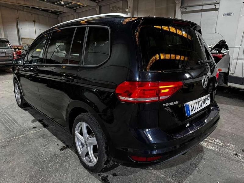Usado VW Touran Advance 150 CV (110 kW) 2020 Negro Monovolumen