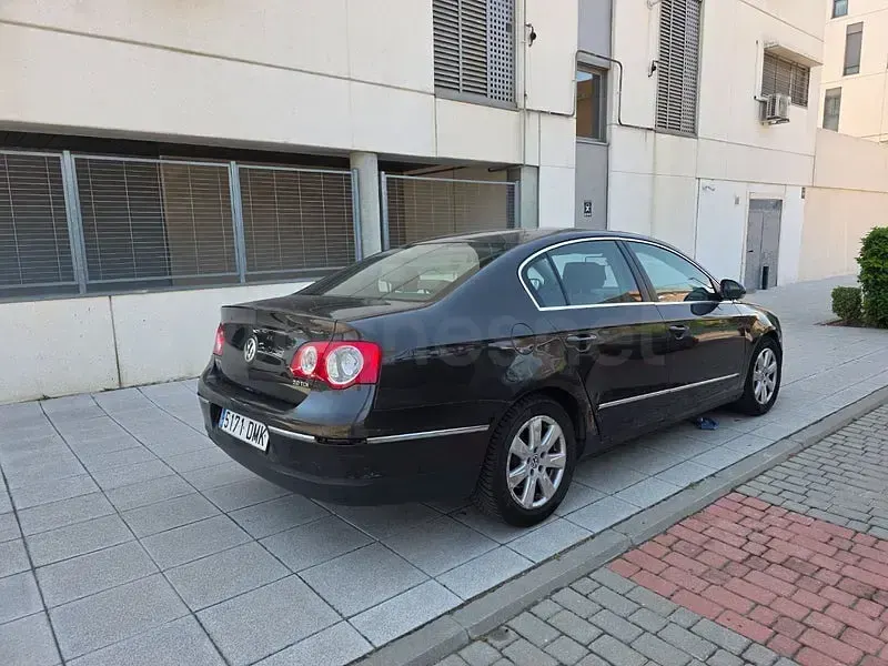 Usado VW Passat Advance 140 CV (102 kW) 2006 Gris / plata Berlina