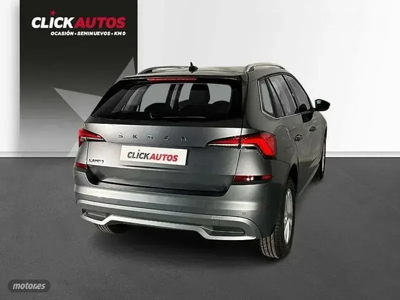 Usado Skoda Kamiq Ambition 110 CV (80 kW) 2023 Gris SUV