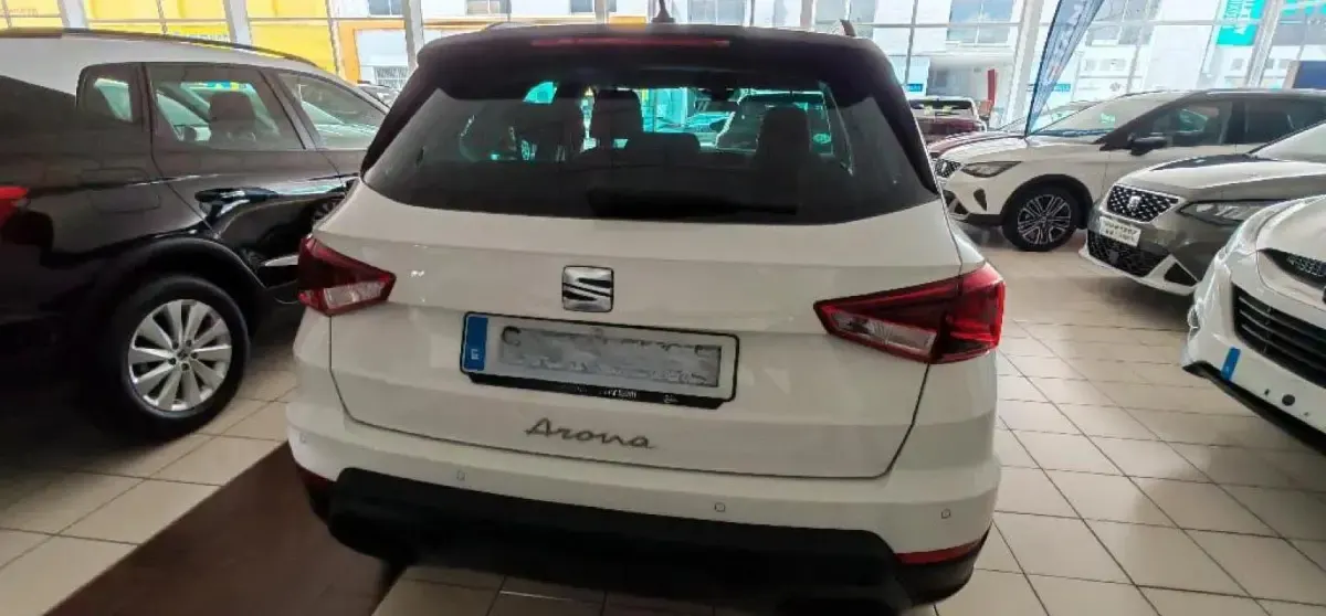 Usado Seat Arona Style 116 CV (85 kW) 2025 Blanco/negro SUV