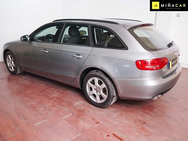 Usado Audi A4 143 CV (105 kW) 2010 Gris / plata Familiar