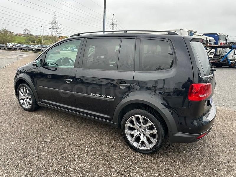 Usado VW Touran Sportline 140 CV (102 kW) 2015 Negro Monovolumen