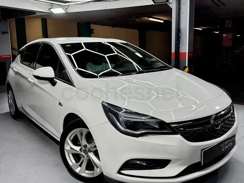 Usado Opel Astra Dynamic 110 CV (80 kW) 2016 Blanco Berlina