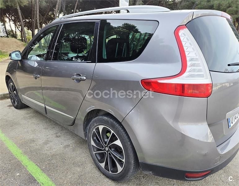 Usado Renault Scénic III Bose Edition 130 CV (95 kW) 2015 Beige Monovolumen