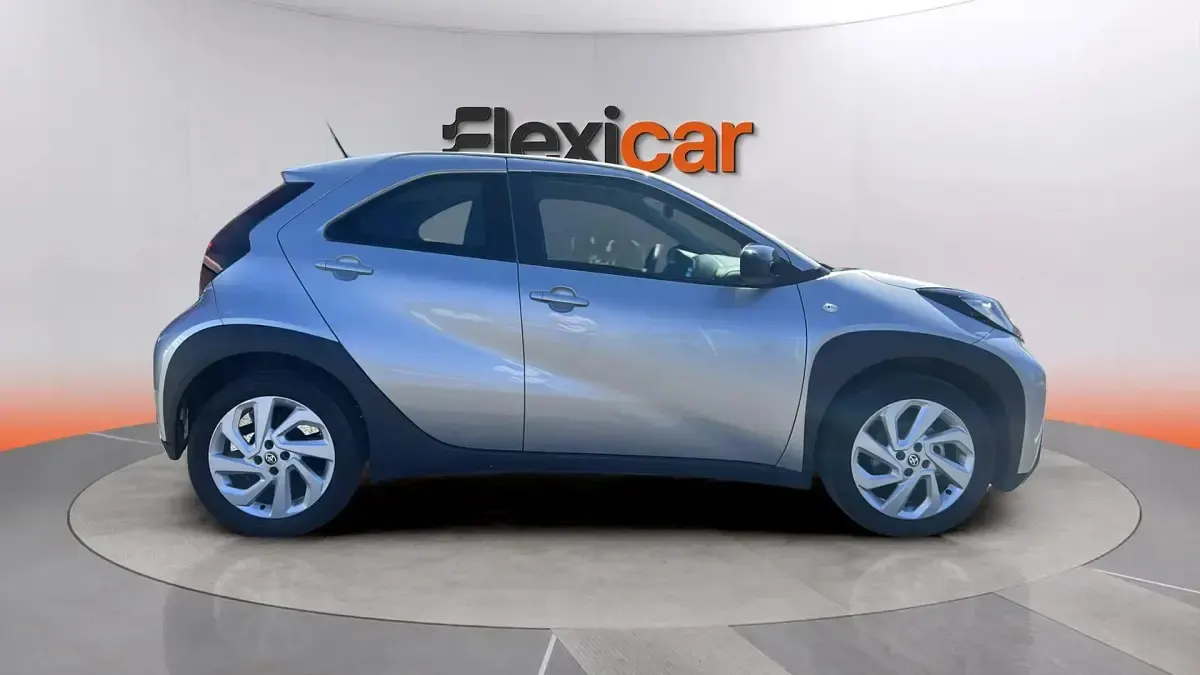 Usado Toyota Aygo X Play 72 CV (52 kW) 2023 Gris SUV
