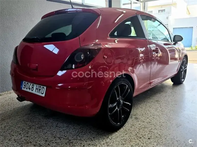 Usado Opel Corsa Color Edition 100 CV (73 kW) 2013 Rojo Utilitario