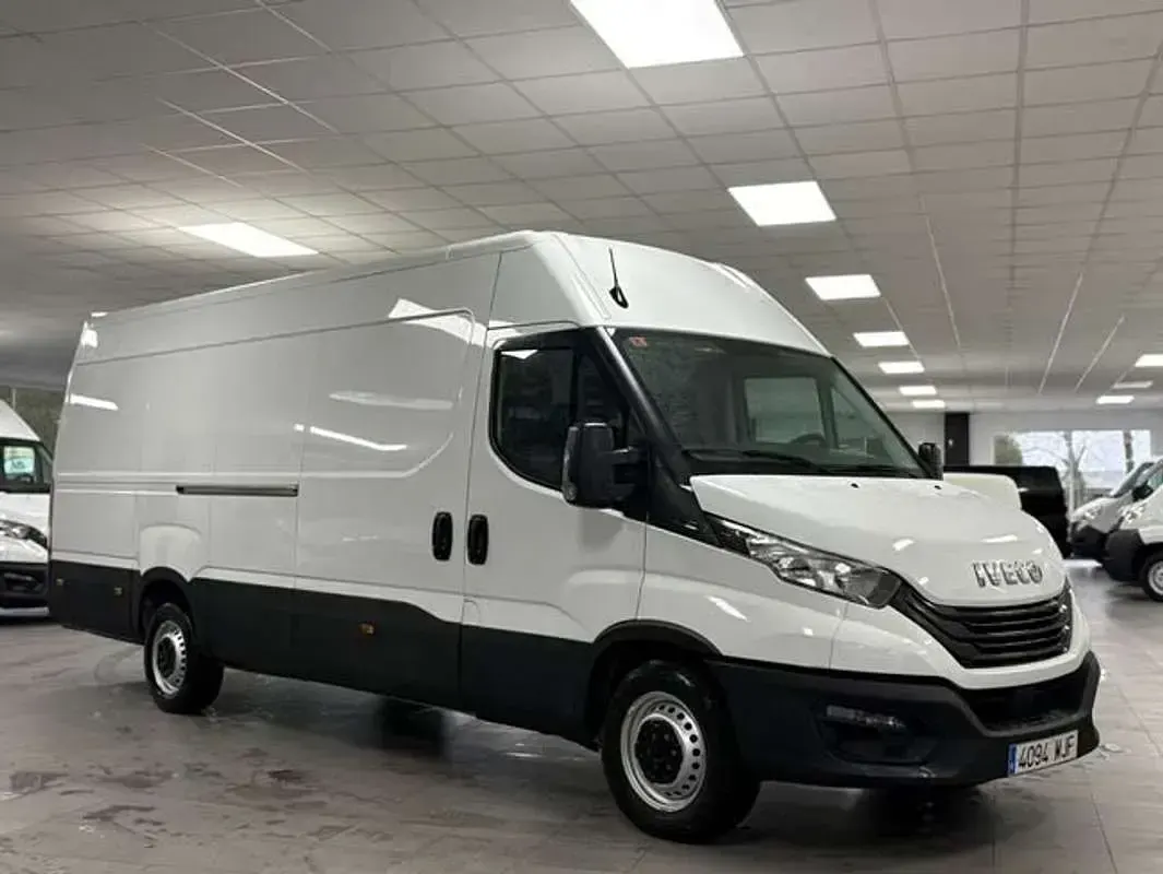 Usado Iveco Daily 160 CV (117 kW) 2023 Blanco Van