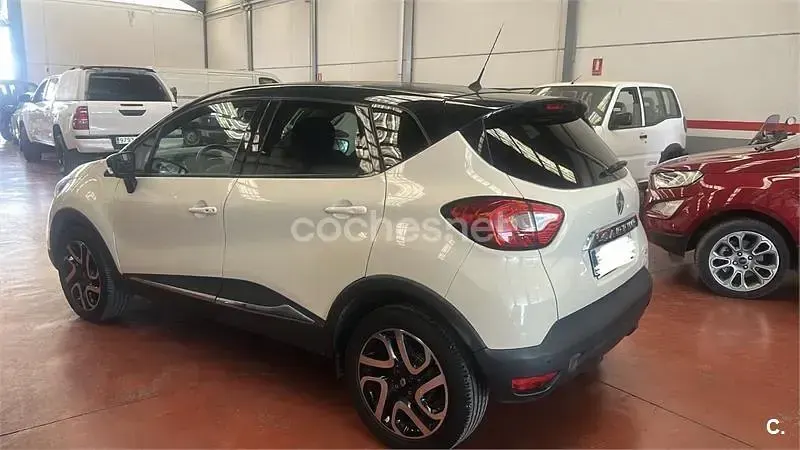 Usado Renault Captur Intens 90 CV (66 kW) 2016 Beige SUV
