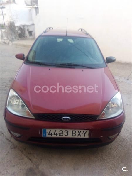 Usado Ford Focus Ghia 90 CV (66 kW) 2002 Granate Familiar