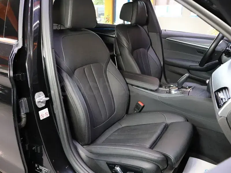 Usado BMW 530e 292 CV (214 kW) 2021 Negro Familiar