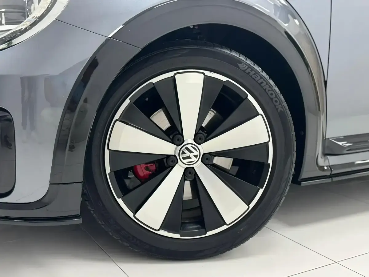 Usado VW Beetle R-line 220 CV (161 kW) 2016 Gris Utilitario
