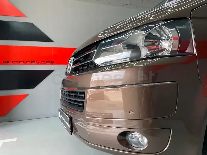 Usado VW Multivan Startline 140 CV (102 kW) 2012 Marrón Monovolumen