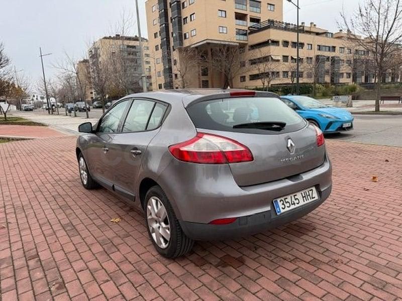 Usado Renault Mégane Authentique 110 CV (80 kW) 2012 Gris / plata Berlina