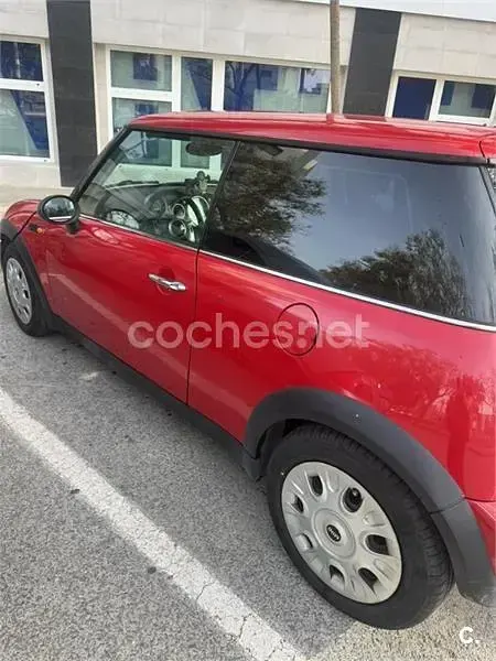 Usado Mini ONE 90 CV (66 kW) 2003 Rojo Utilitario