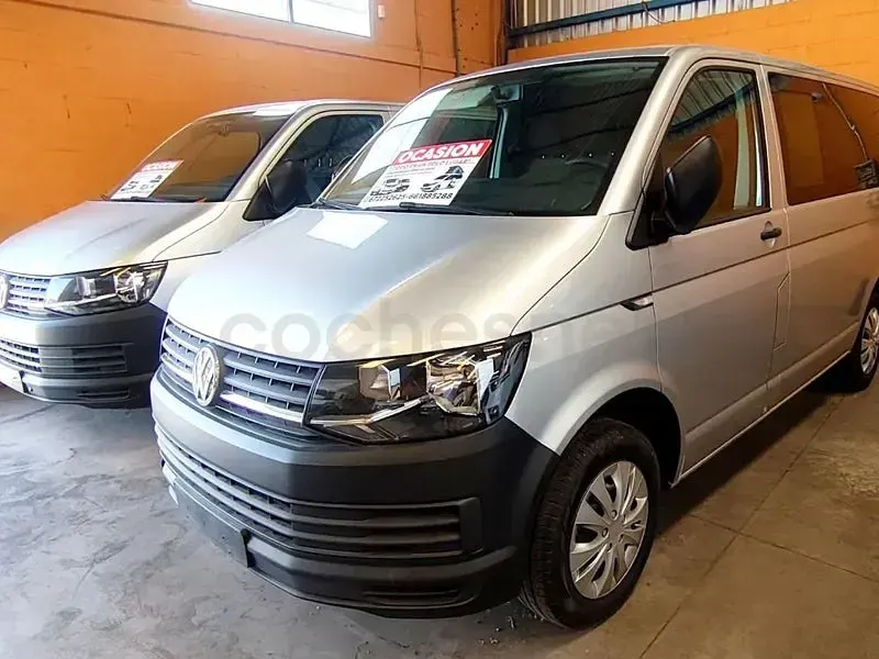 Usado VW Caravelle Trendline 114 CV (83 kW) 2018 Gris / plata Van