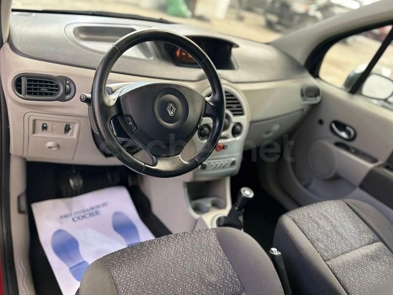 Usado Renault Modus Authentique 70 CV (51 kW) 2006 Granate Monovolumen