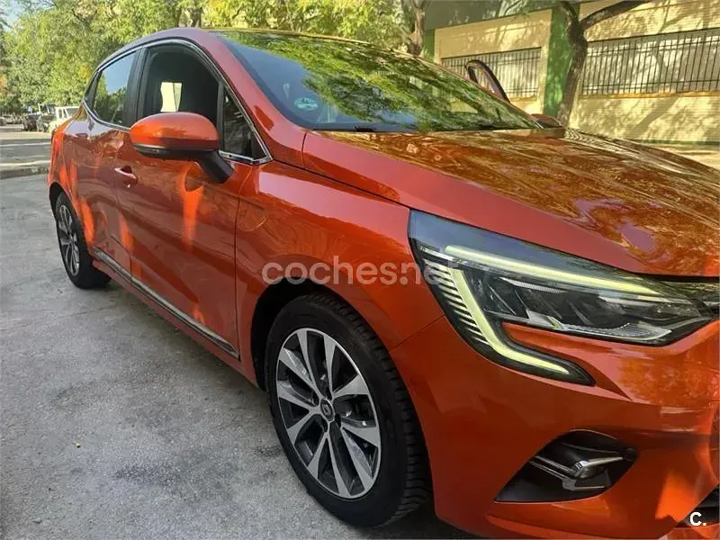 Usado Renault Clio V Intens 100 CV (73 kW) 2020 Naranja Berlina