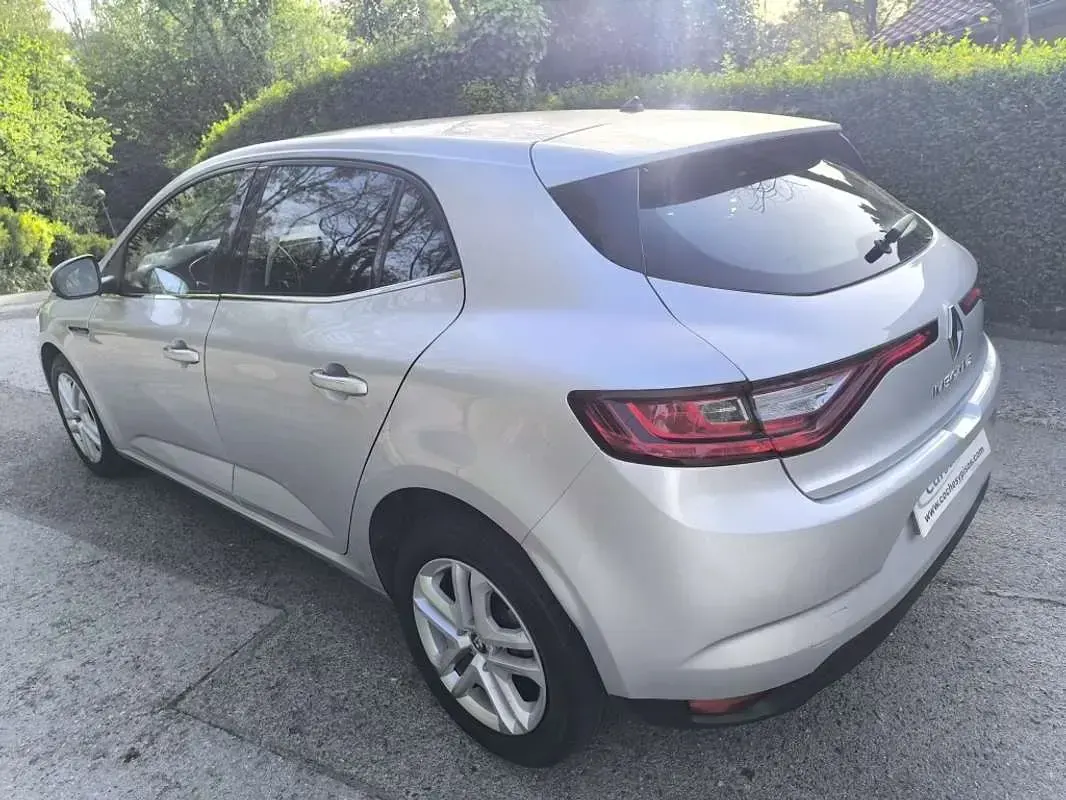 Usado Renault Mégane Life 95 CV (69 kW) 2020 Plateado Utilitario