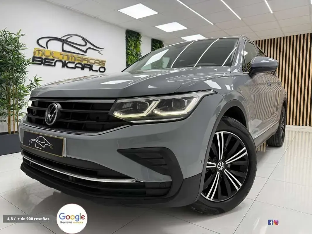 Usado VW Tiguan Life 150 CV (110 kW) 2022 Gris SUV