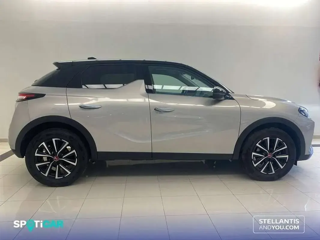 Usado DS Automobiles DS3 Crossback Performance 131 CV (96 kW) 2024 Gris SUV