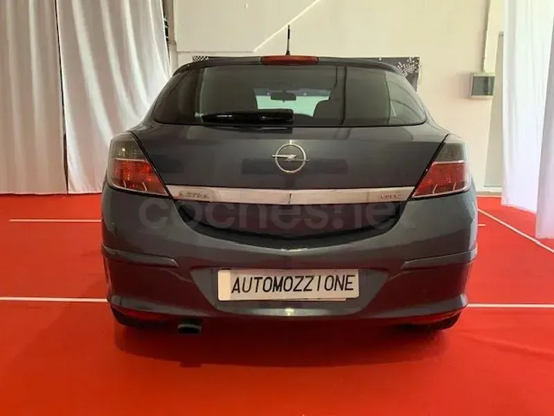 Usado Opel Astra GTC Sport 120 CV (88 kW) 2008 Gris / plata Berlina
