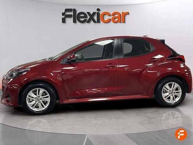Usado Toyota Yaris Hybrid Active 116 CV (85 kW) 2021 Rojo Berlina
