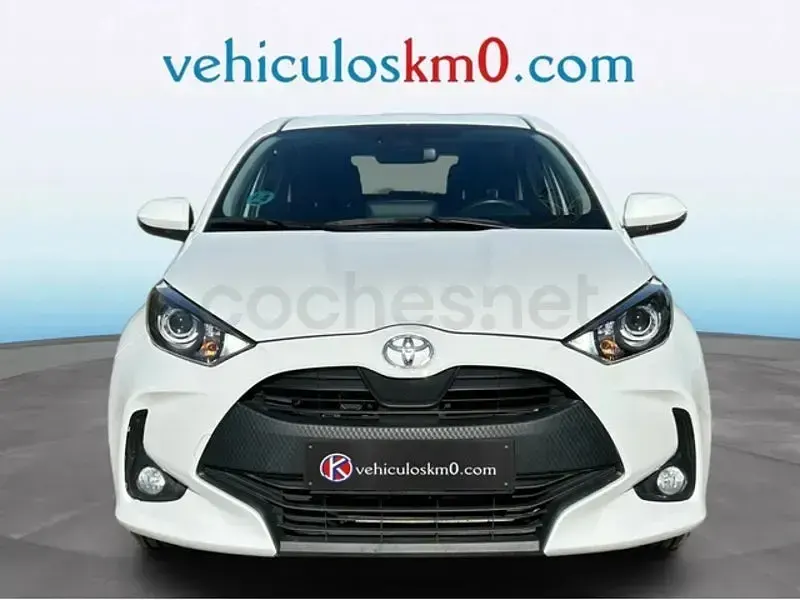 Usado Toyota Yaris Business Edition 69 CV (50 kW) 2022 Blanco Utilitario