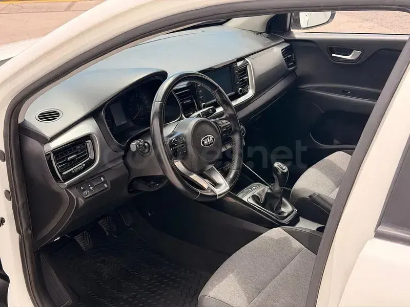Usado Kia Stonic 100 CV (73 kW) 2020 Blanco SUV