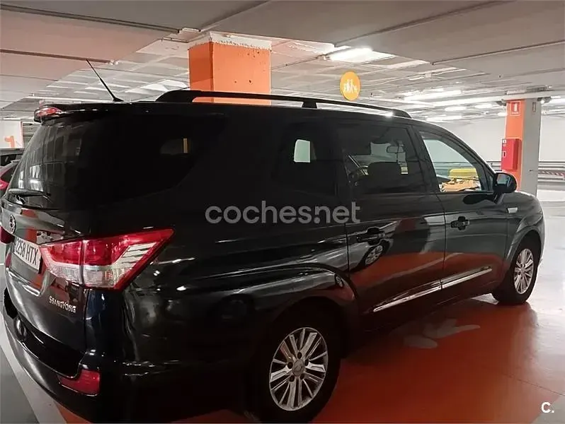 Usado SsangYong Rodius 155 CV (114 kW) 2013 Negro Monovolumen