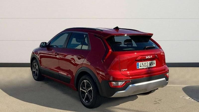Usado Kia Niro 141 CV (103 kW) 2024 Rojo SUV