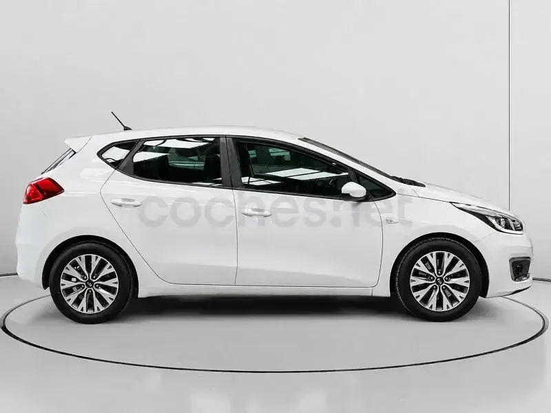 Usado Kia Ceed Plus 100 CV (73 kW) 2018 Blanco Utilitario