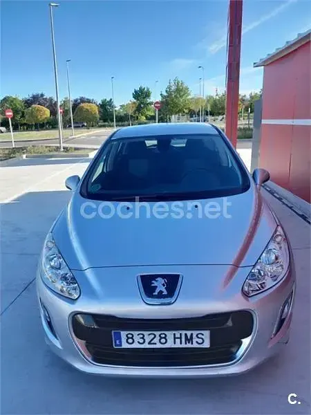Usado Peugeot 308 Active 120 HP (88 kW) 2012 Cinzento Sedan