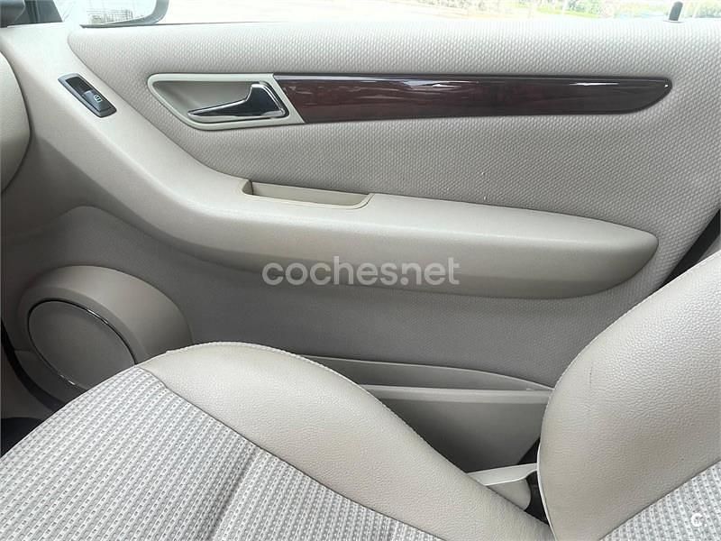 Usado Mercedes B180 109 CV (80 kW) 2008 Azul Monovolumen