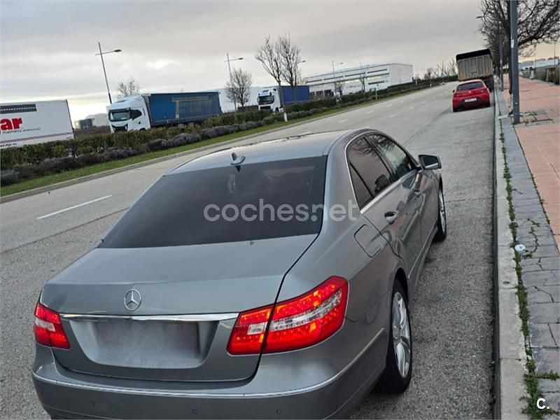Usado Mercedes E200 Avantgarde Edition 136 CV (100 kW) 2012 Gris / plata Berlina
