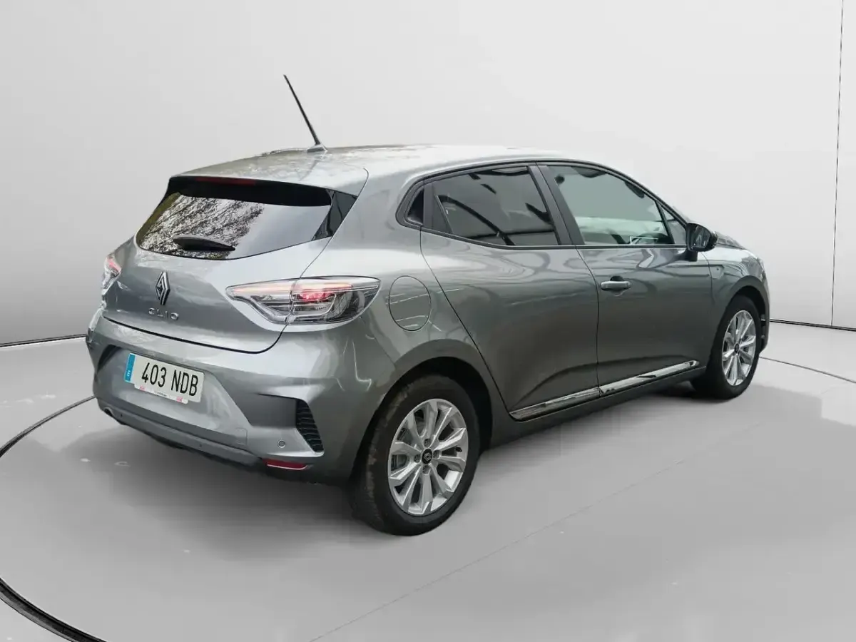 Usado Renault Clio Evolution 101 CV (74 kW) 2025 Gris Utilitario