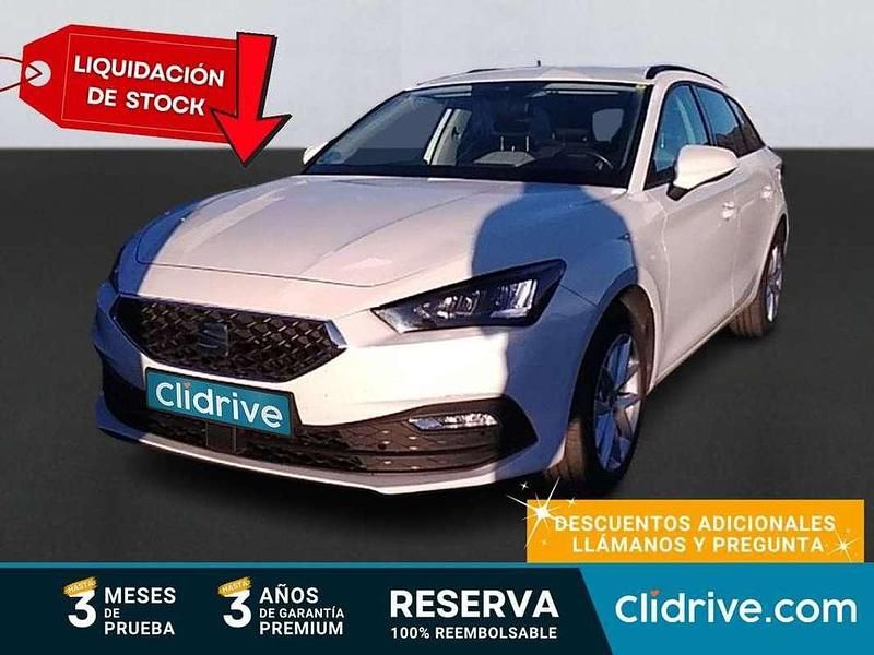 Usado Seat Leon Style 116 CV (85 kW) 2021 Blanco Familiar