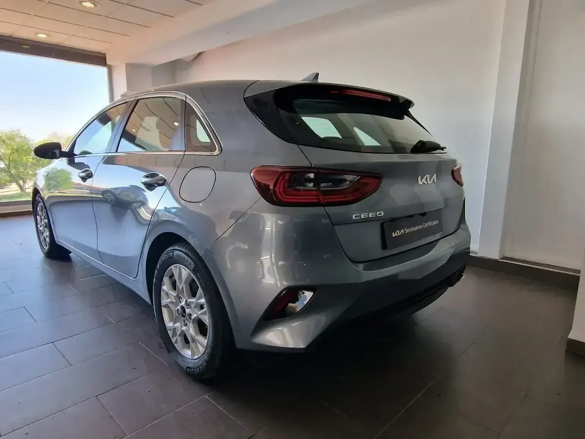 Nuevo Kia Ceed 100 CV (73 kW) 2025 Gris Utilitario
