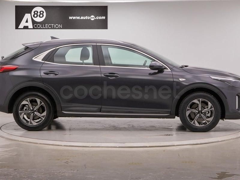 Usado Kia XCeed 100 CV (73 kW) 2024 Gris / plata SUV
