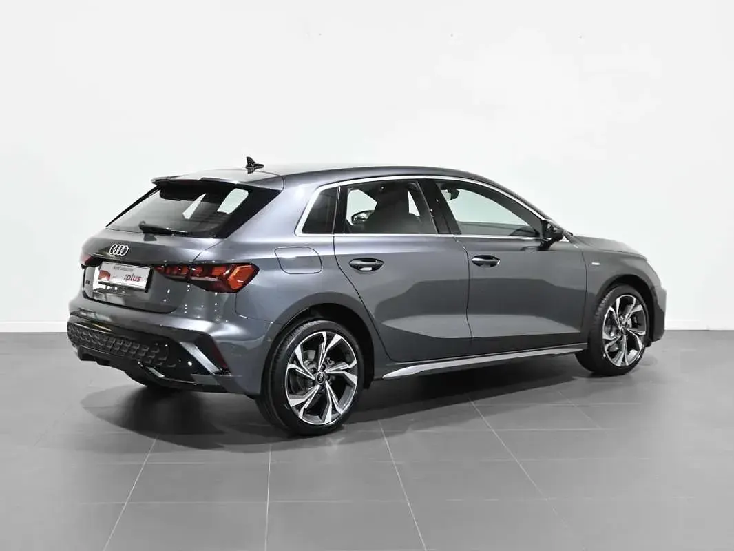 Usado Audi A3 Sportback e-tron S-Line 204 CV (150 kW) 2025 Gris Utilitario