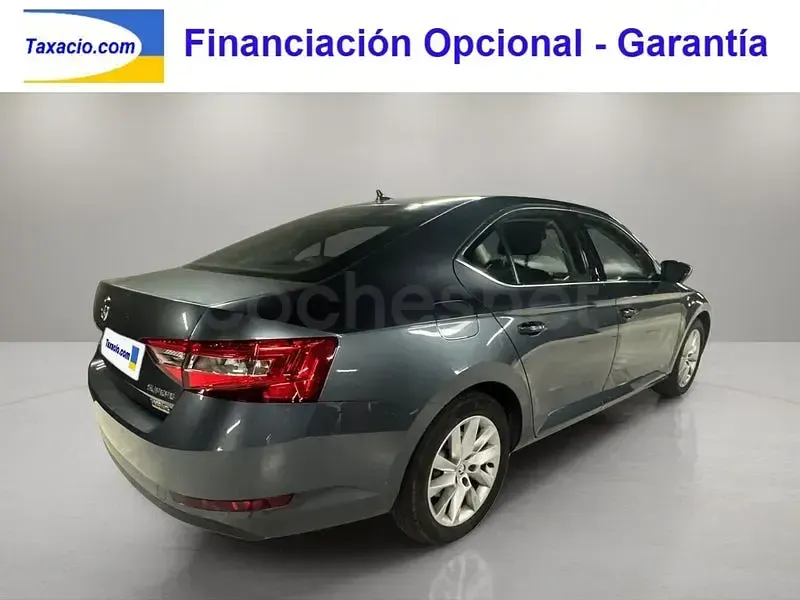 Usado Skoda Superb Ambition 150 CV (110 kW) 2017 Gris / plata Berlina