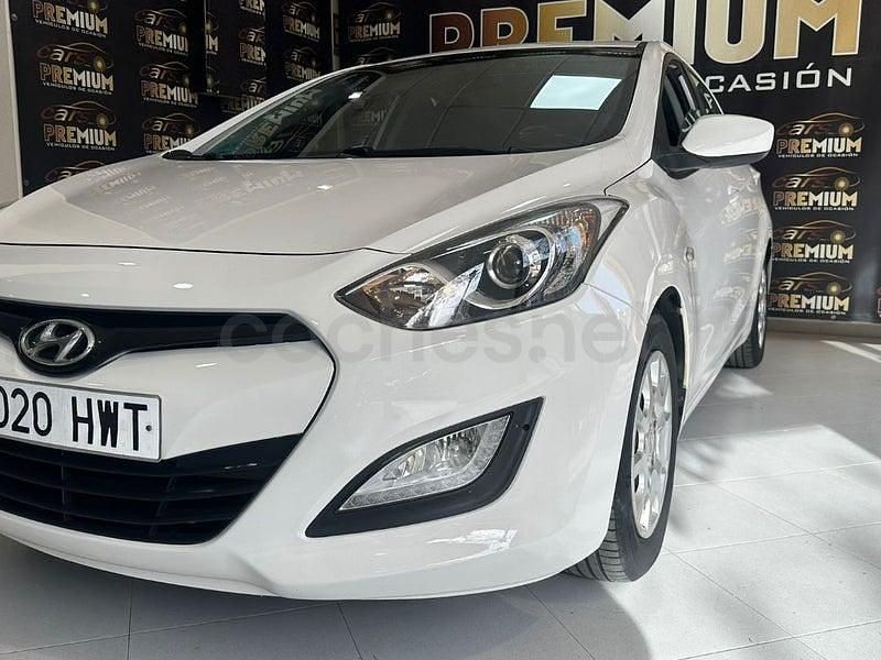 Usado Hyundai i30 GO! 100 CV (73 kW) 2014 Blanco Berlina