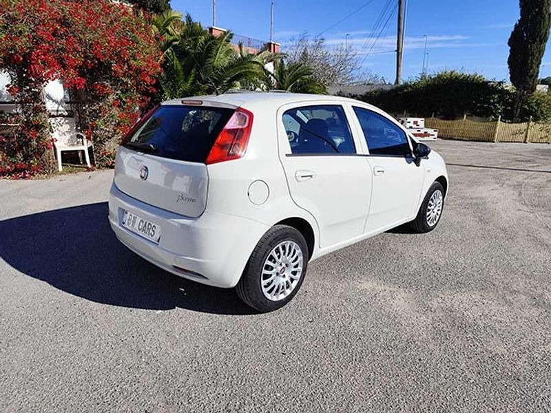 Usado Fiat Punto Lounge 69 CV (50 kW) 2013 Blanco Utilitario