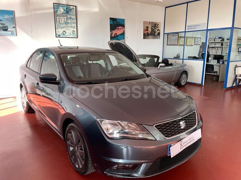 Usado Seat Toledo Style 105 CV (77 kW) 2015 Gris / plata Berlina
