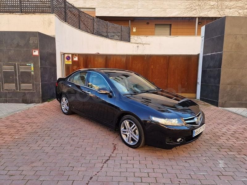 Usado Honda Accord Executive 140 CV (102 kW) 2008 Violeta / lila Berlina