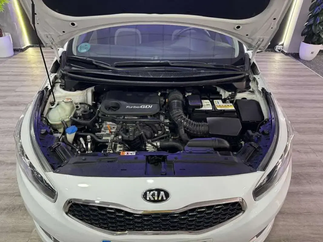 Usado Kia Ceed 120 HP (88 kW) 2018 Branco Citadino