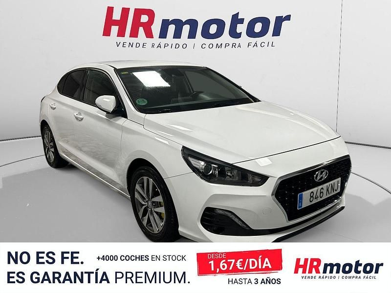 Usado Hyundai i30 120 CV (88 kW) 2018 Blanco Berlina