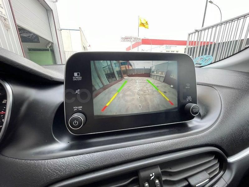 Usado Fiat Tipo Lounge 95 CV (69 kW) 2018 Gris / plata Berlina