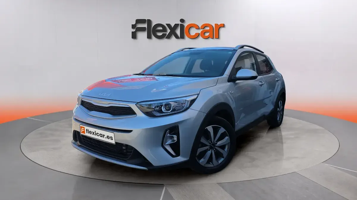 Usado Kia Stonic 101 CV (74 kW) 2022 Gris SUV